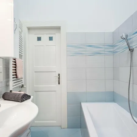 Bpr Turquoise Simplicity 부다페스트